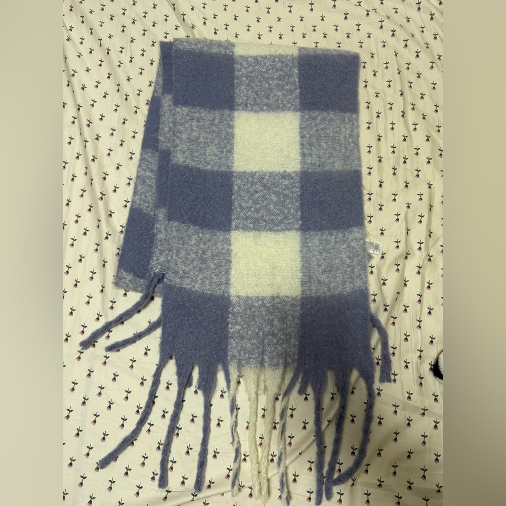 Old Navy Purple and Cream Soft Scarf